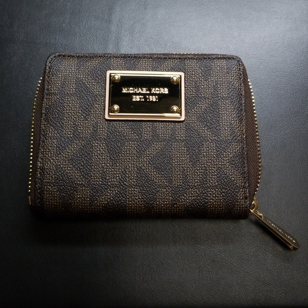 NWOT Michael Kors Jet Set Medium Zip Around Wallet